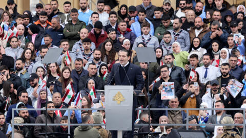 الحريري يغادر إلى أبوظبي وسط ضغوط بشأن تأجيل الانتخابات بلبنان