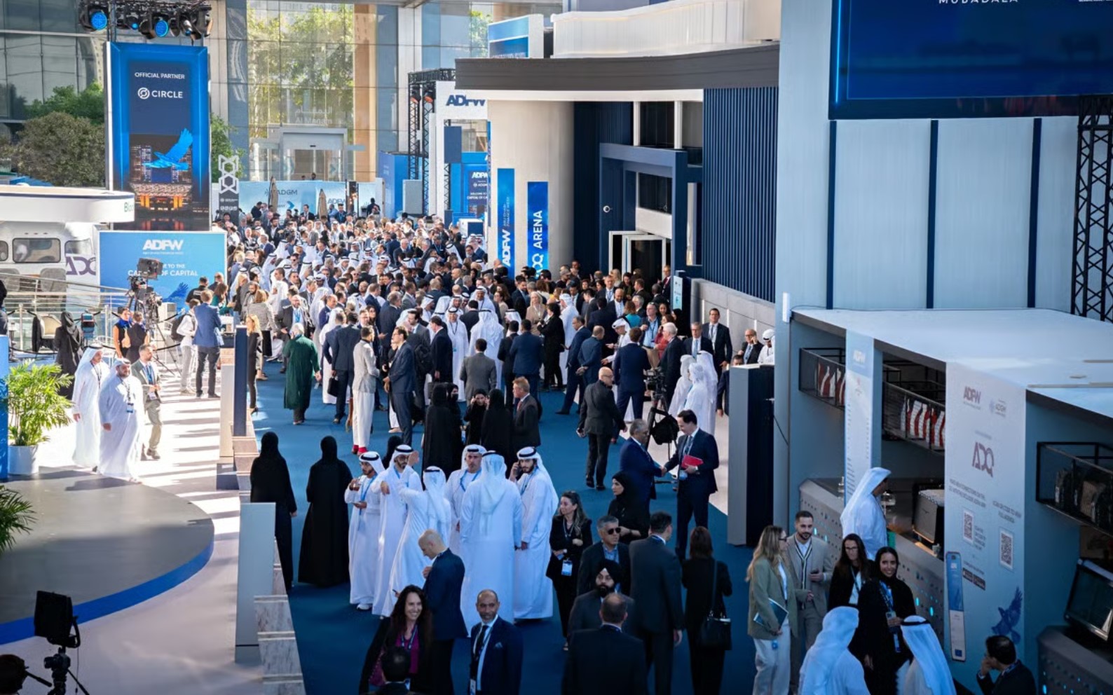 تهديد جديد لسمعة الإمارات.. صحيفة بريطانية تكشف عن تسريب جوازات سياسيين زاروا أبوظبي