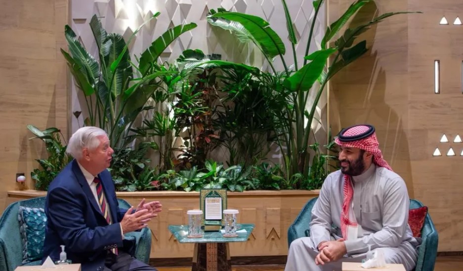 ليندسي غراهام يدعو إلى حوار "سعودي–إماراتي" لحل الخلافات بشأن اليمن والسودان