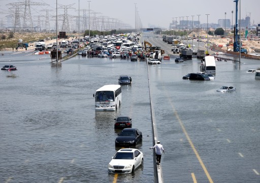 علماء: التغيّر المناخي "على الأرجح" وراء فيضانات الإمارات وعُمان