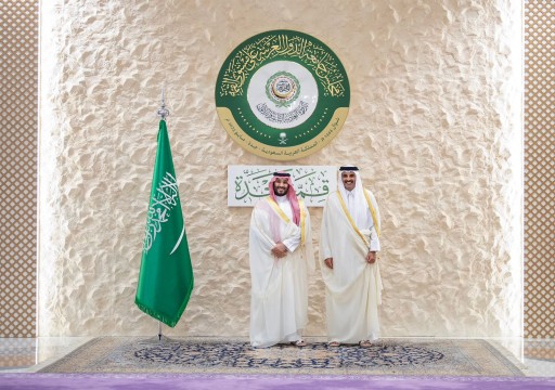 أمير قطر يغادر جدة دون إلقاء كلمته في القمة العربية