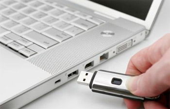 خبراء في أمن المعلومات يحذرون من "يو أس بي"