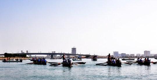 فريق "جلفار" يتوج ببطولة سباق الربيع للتجديف التراثي