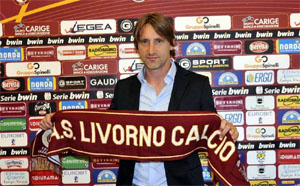ليفورنو الايطالي يقيل مدربه ويعيد مدربه السابق نيكولا 