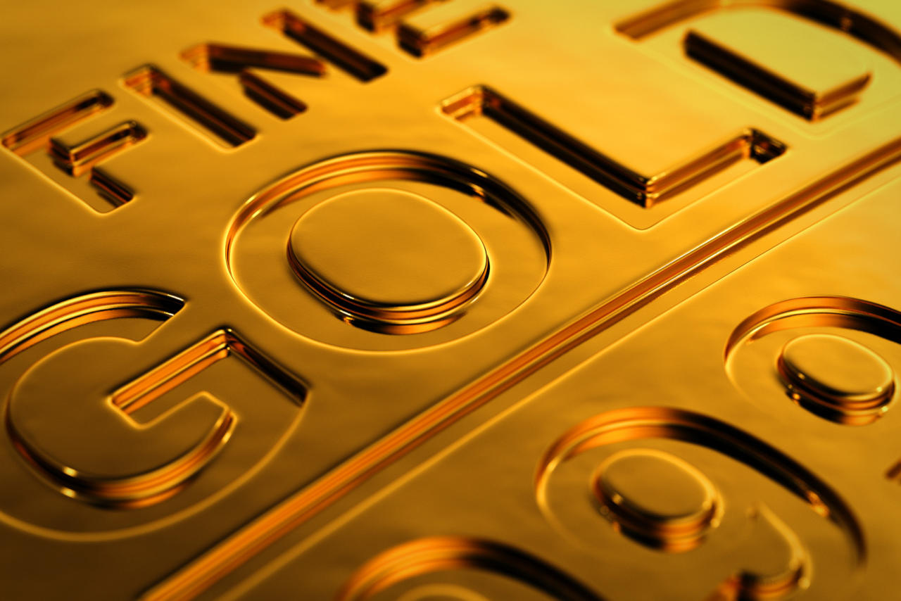 الذهب يقترب من 1300 دولار للأوقية متكئاً على ضعف الدولار