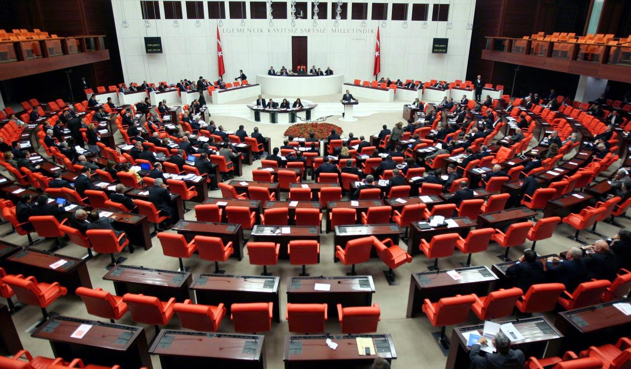 550 نائباً تركياً يؤدون اليمين في أولى جلسات البرلمان الجديد