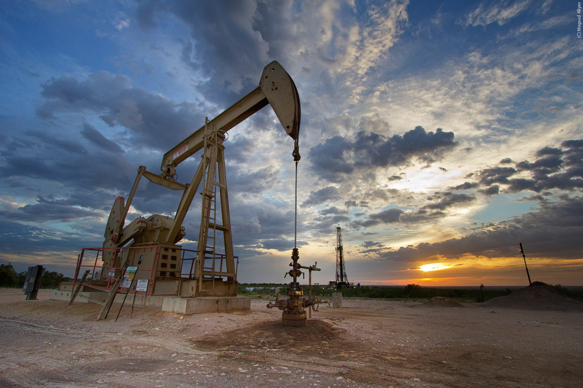 أسعار النفط تمدد خسائرها مع استمرار المخاوف بشأن الطلب العالمي